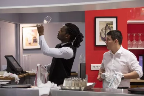 Deux jeunes en train 