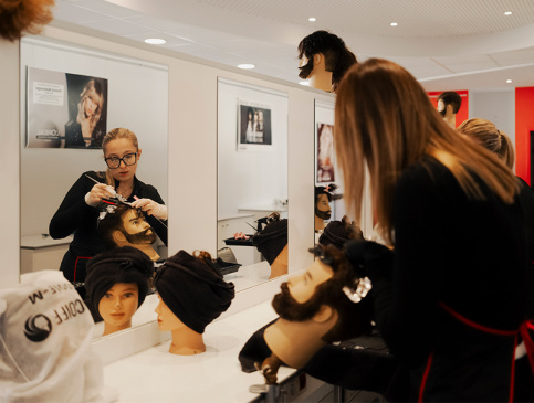 Chloé  en 2ème année de CAP Coiffure